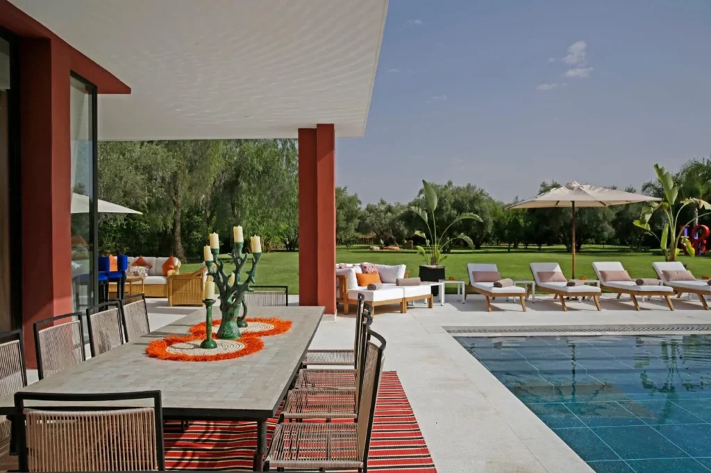 Villa à Marrakech avec piscine privée, jardin arboré et palmiers