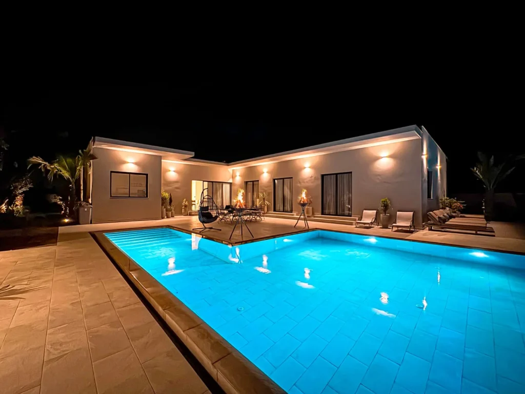 Villa Marrakech avec cuisinière : vivez un séjour d’exception 1 Villa Marrakech avec cuisinière et repas marocain servi près de la piscine