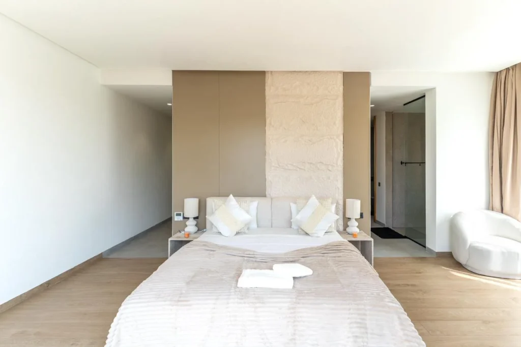 Location villa Marrakech Palmeraie pas cher : comment payer le juste prix ? 3 Famille séjournant dans une villa privée de la Palmeraie