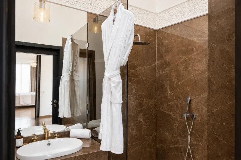 bathroom royal1